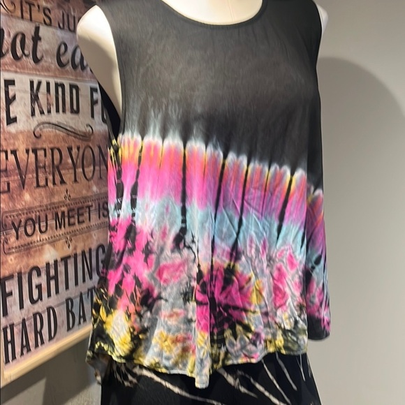 Pleated Black and Pink Relaxed Tank Top - Picture 9 of 16